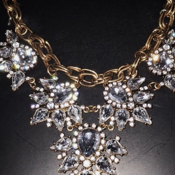 NEW FASHION COSTUME NECKLACE IN BOX, LARGE CRYSTAL STONES W/ ANTIQUE GOLD CHAIN - Picture 2 of 4